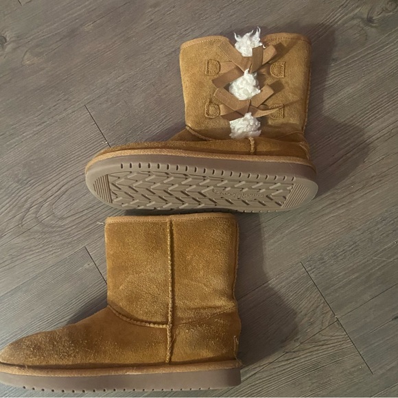 Kookaburra by UGGS, The Victoria Boot w/ bow decorative details, size 4, EUC - Picture 7 of 8